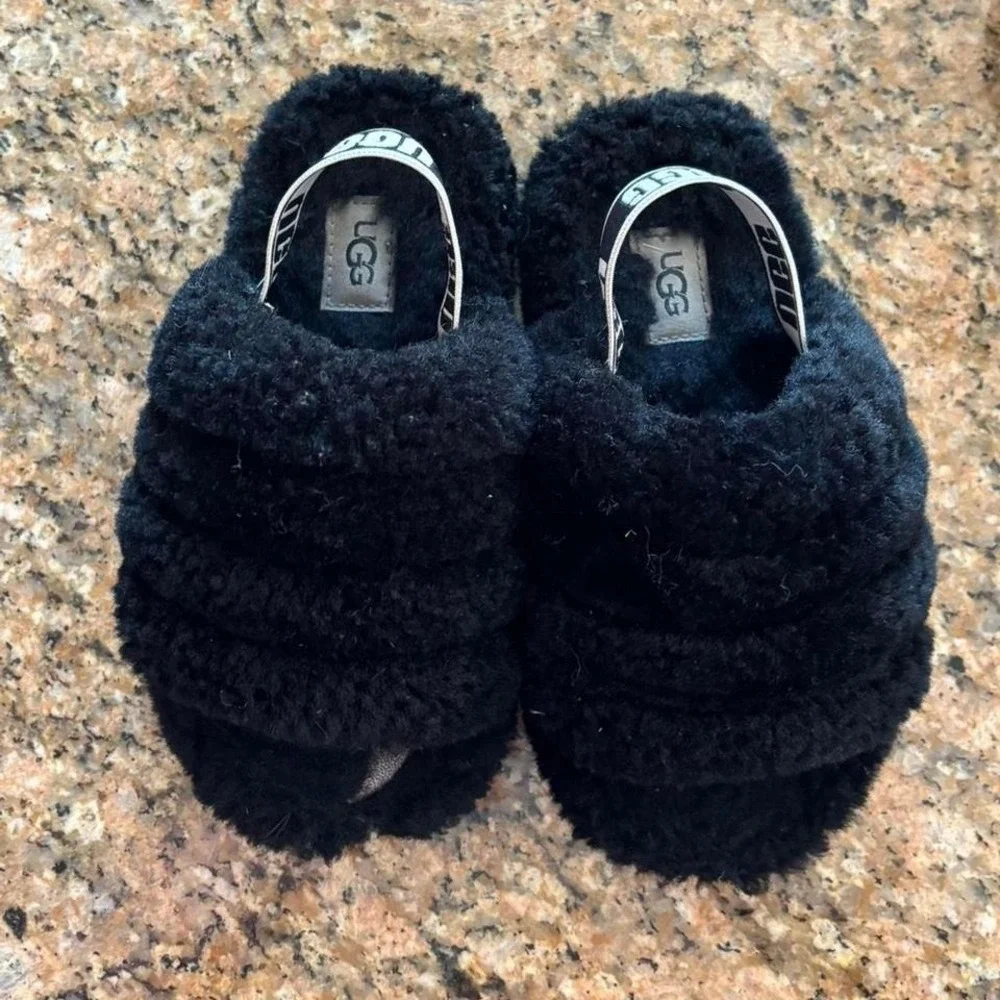 UGG black youth slippers